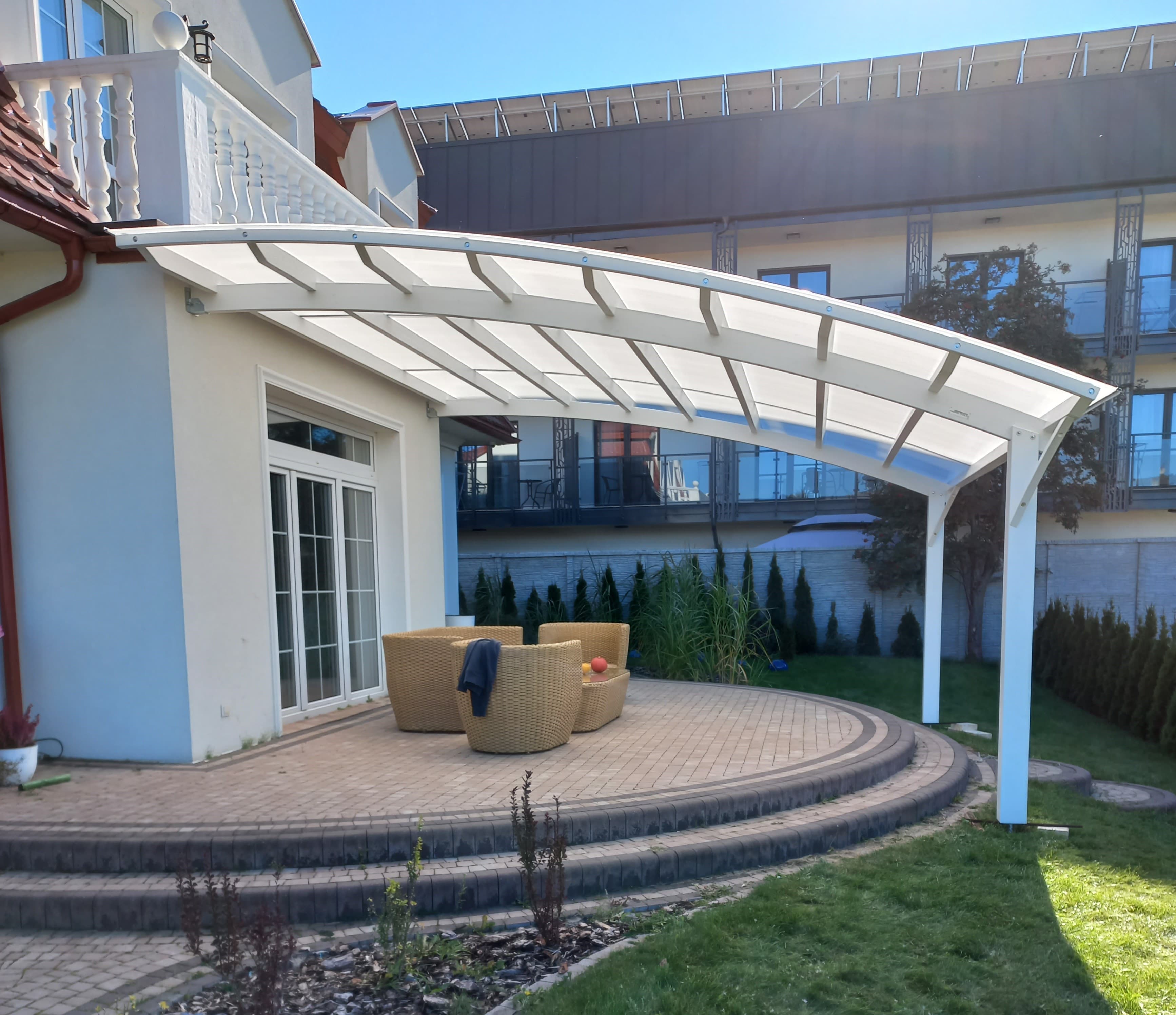 Zadaszenie tarasu na łukach