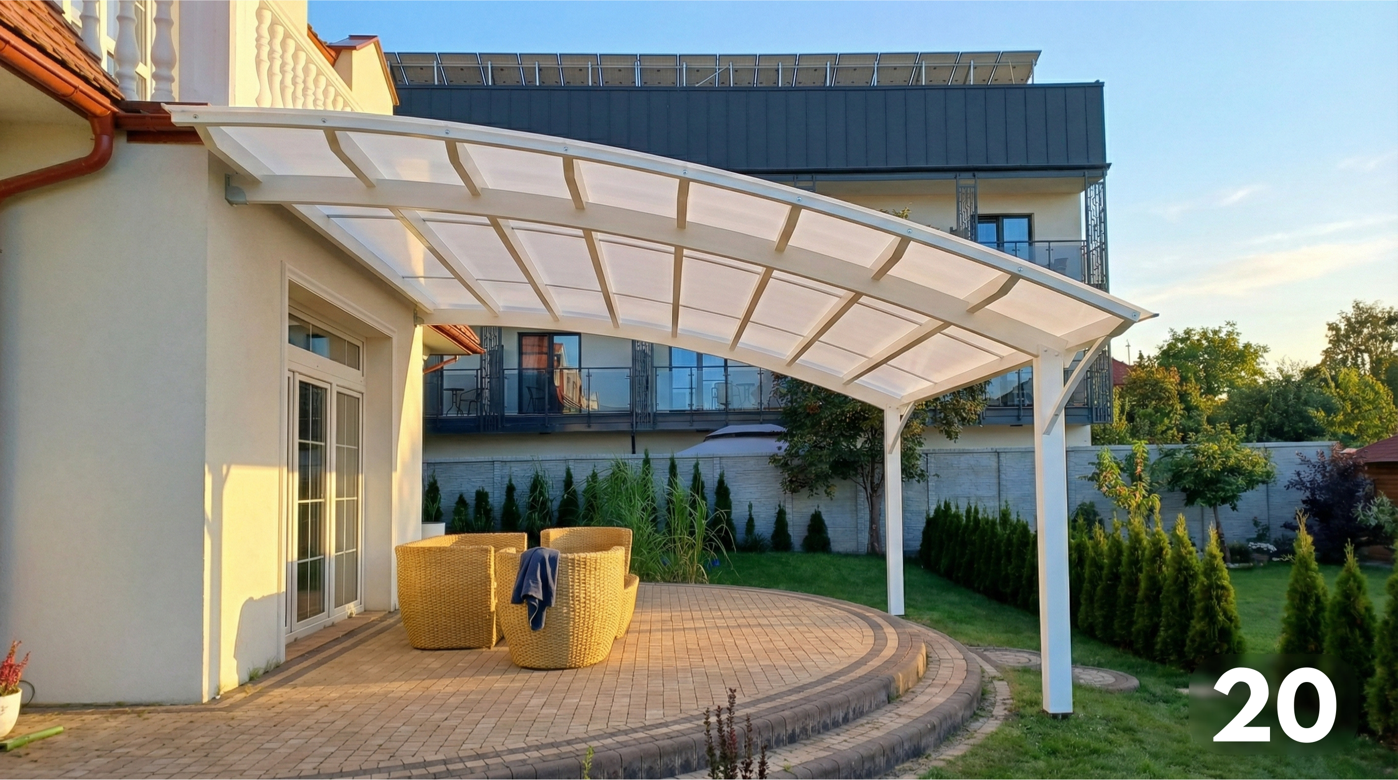 Zadaszenia przyścienne na łukach